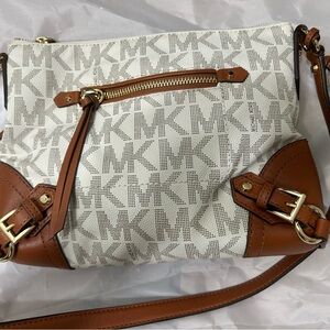 Michael Kors Medium FALLON Messenger Bag
